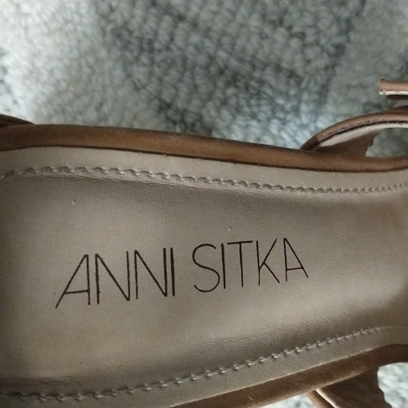 Anni Sitka Tan Sandals - Picture 7 of 7
